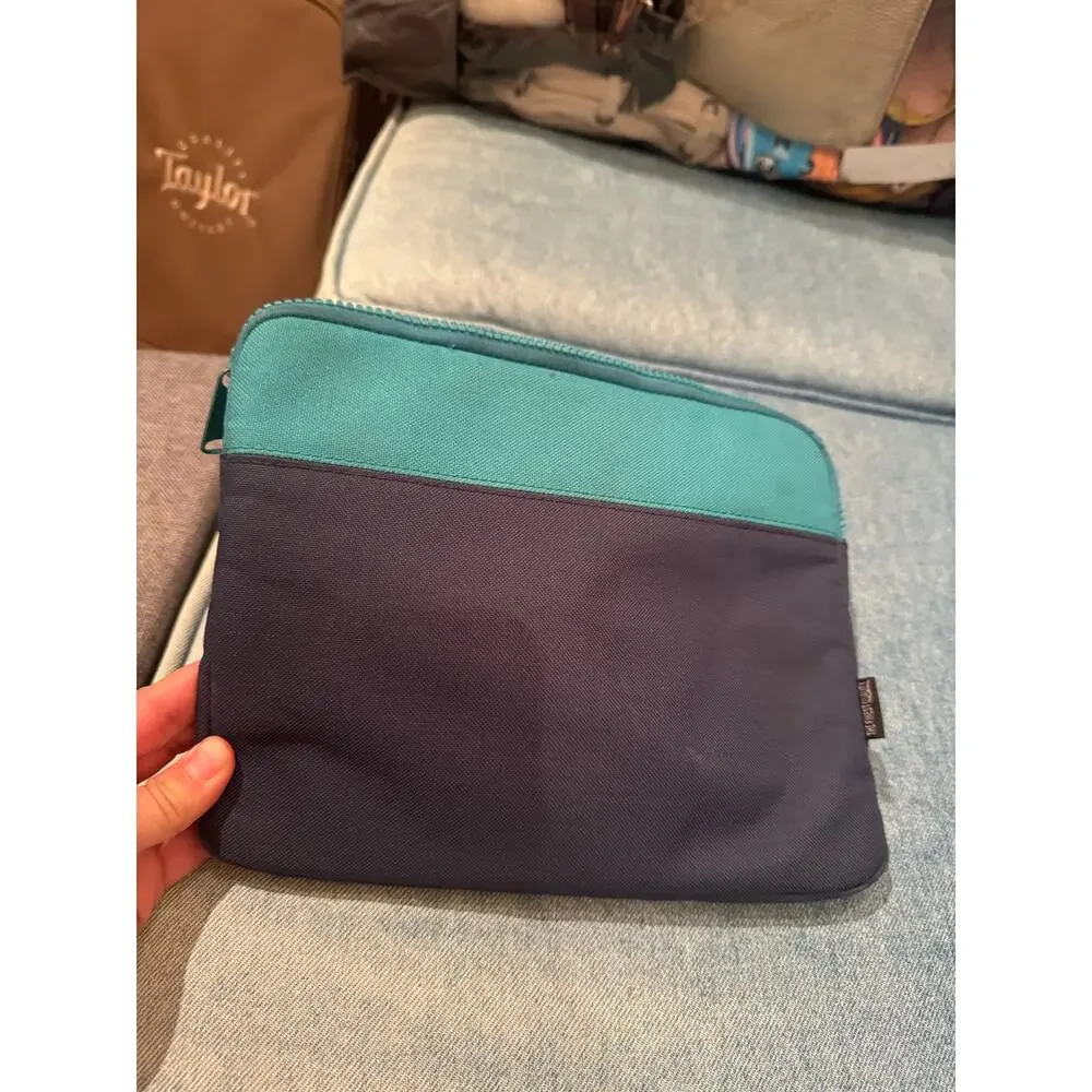 Herschel Electronics Sleeve